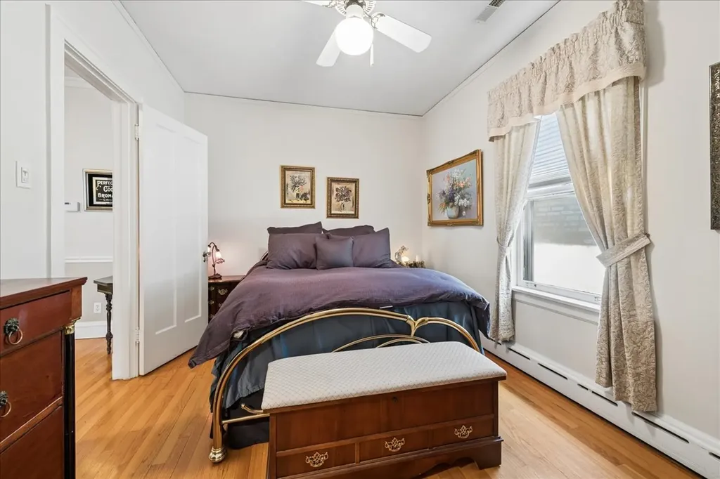 5725 North Sacramento Avenue Chicago IL 60659