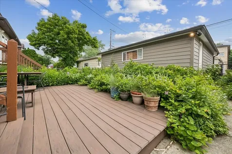 5725 North Sacramento Avenue Chicago IL 60659