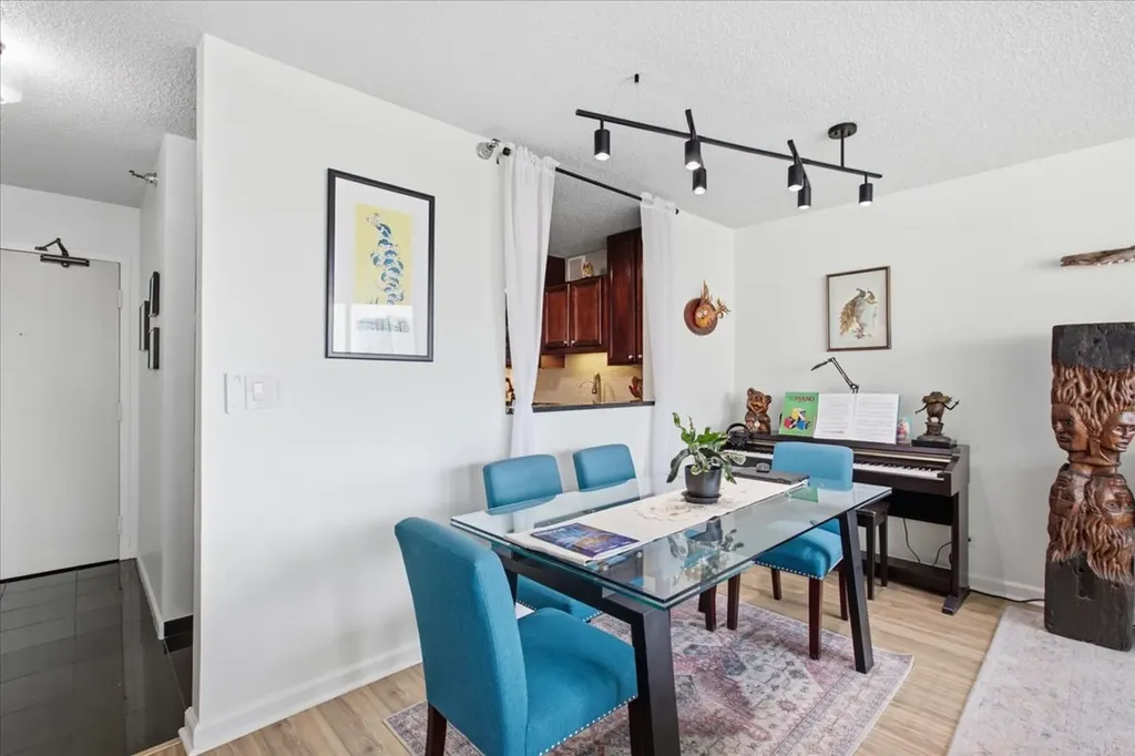 33 West Delaware Place Chicago IL 60610