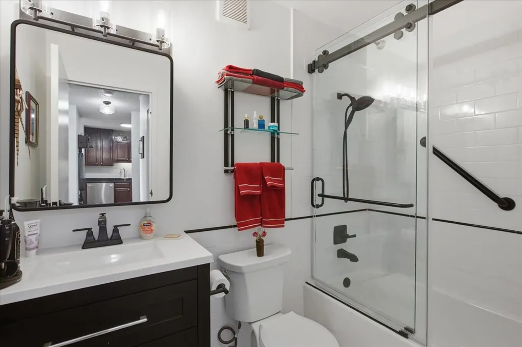 33 West Delaware Place Chicago IL 60610