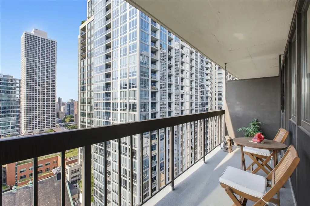 33 West Delaware Place Chicago IL 60610