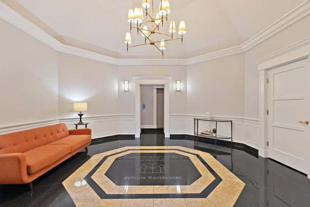 33 West Delaware Place Chicago IL 60610