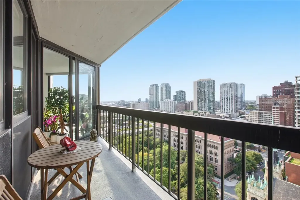 33 West Delaware Place Chicago IL 60610