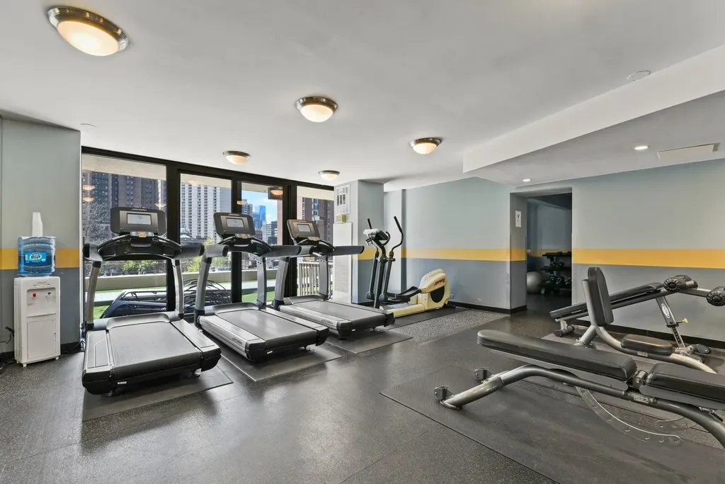 33 West Delaware Place Chicago IL 60610