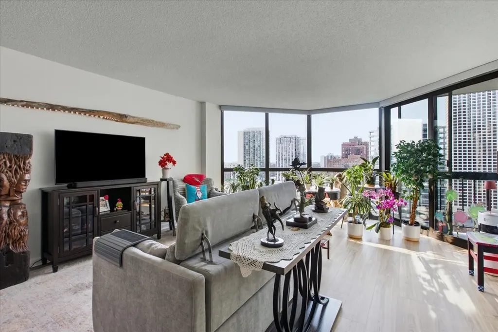 33 West Delaware Place Chicago IL 60610