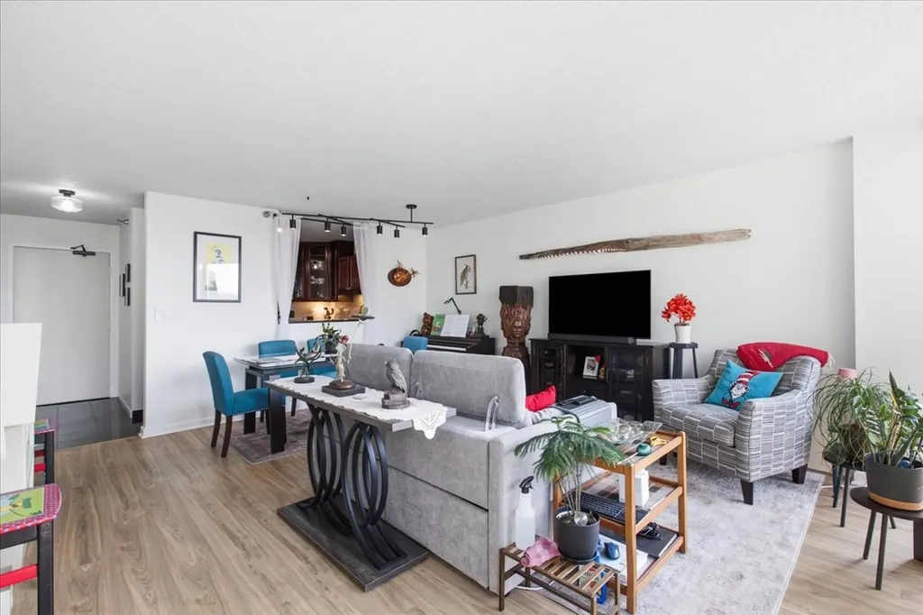 33 West Delaware Place Chicago IL 60610