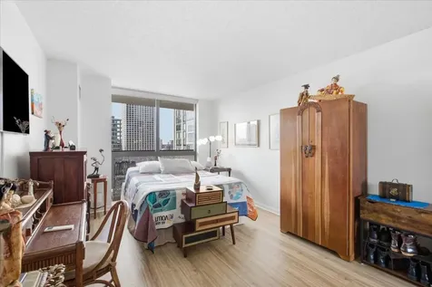 33 West Delaware Place Chicago IL 60610