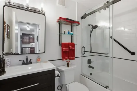 33 West Delaware Place Chicago IL 60610