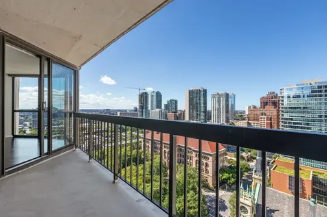 33 West Delaware Place Chicago IL 60610