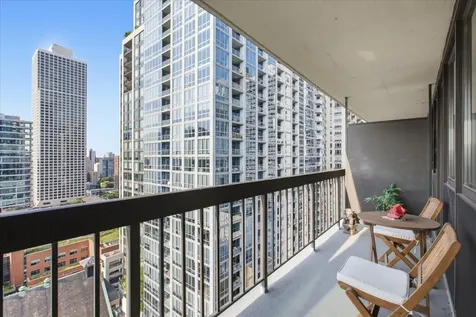 33 West Delaware Place Chicago IL 60610