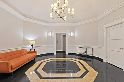 33 West Delaware Place Chicago IL 60610