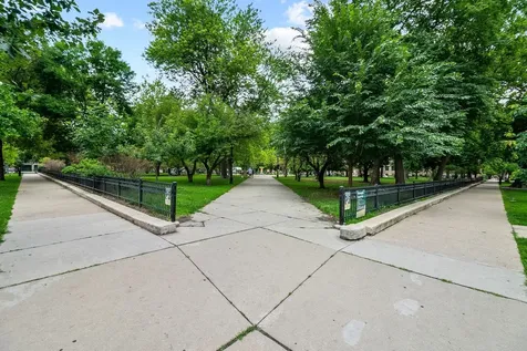 33 West Delaware Place Chicago IL 60610