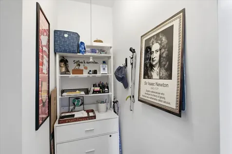 33 West Delaware Place Chicago IL 60610