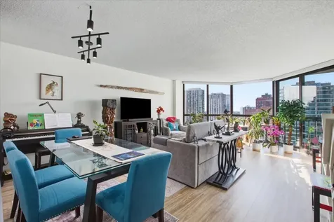33 West Delaware Place Chicago IL 60610