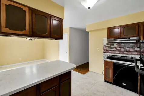 2736 Wall Avenue Waukegan IL 60087