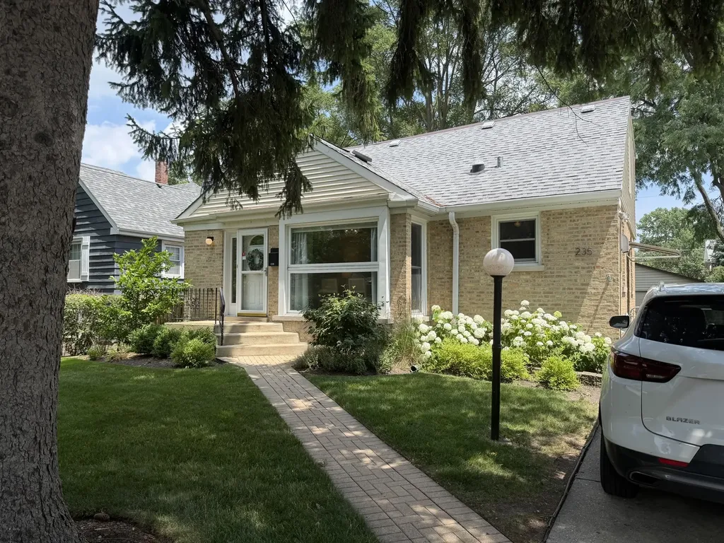 235 Nordica Avenue Glenview IL 60025