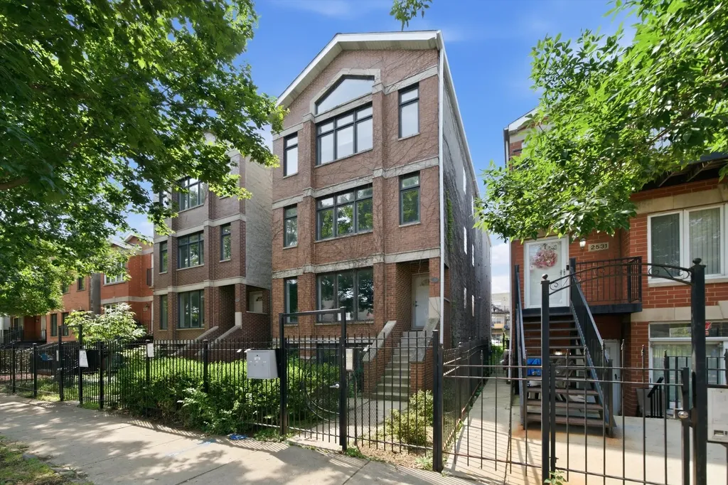 2527 West Harrison Street Chicago IL 60612