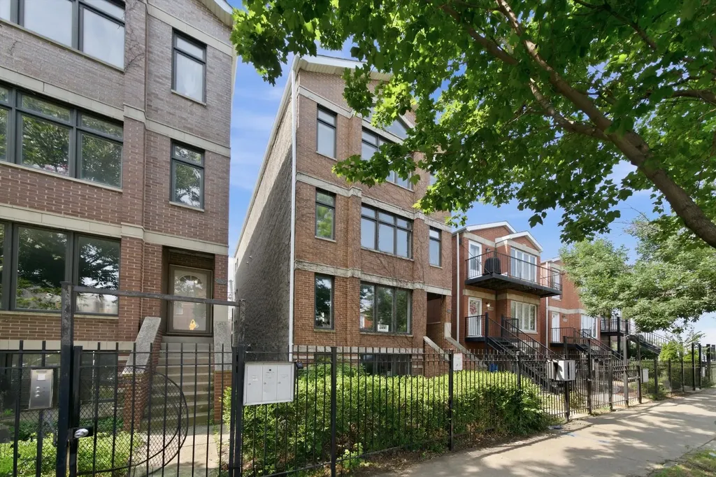 2527 West Harrison Street Chicago IL 60612