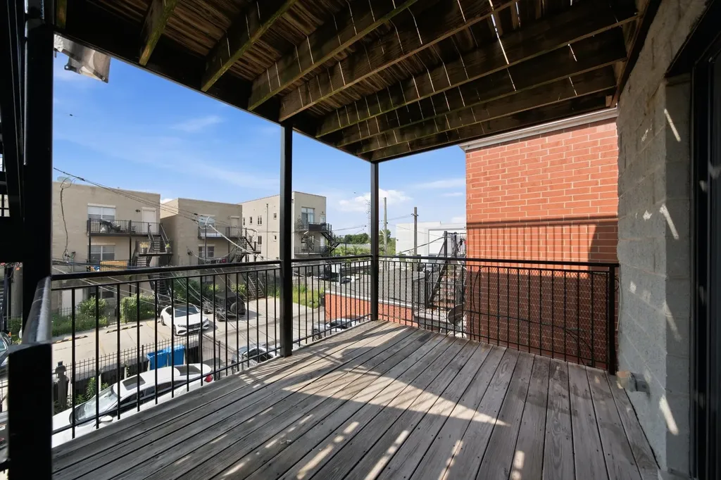 2527 West Harrison Street Chicago IL 60612