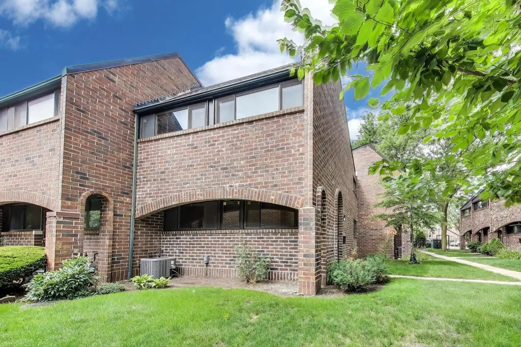 821 South Racine Avenue Chicago IL 60607