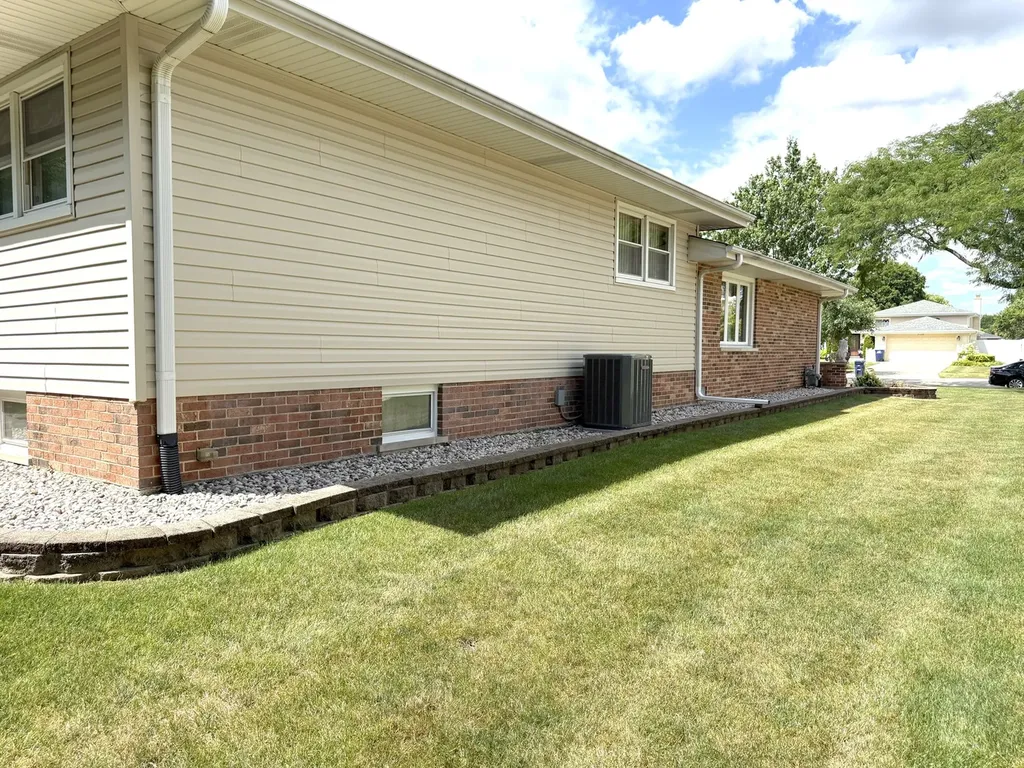 7129 Exner Road Darien IL 60561