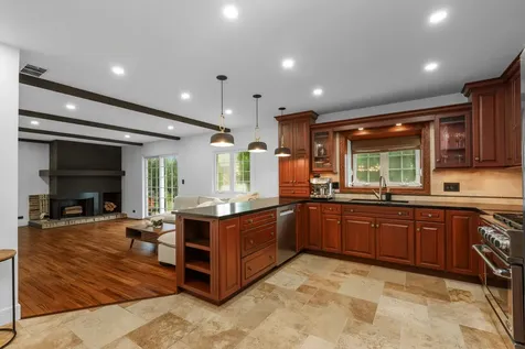 575 Gateshead N Avenue Elk Grove Village IL 60007