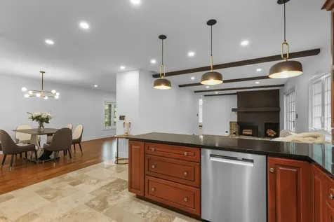 575 Gateshead N Avenue Elk Grove Village IL 60007