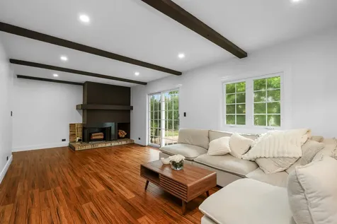 575 Gateshead N Avenue Elk Grove Village IL 60007