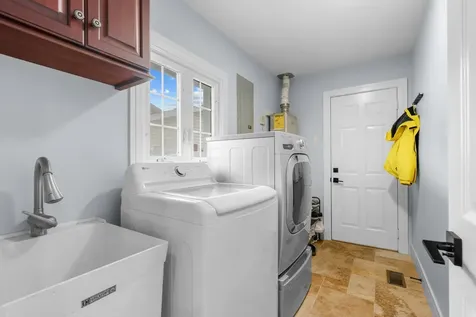 575 Gateshead N Avenue Elk Grove Village IL 60007