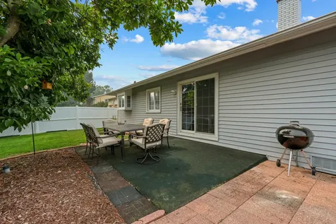 575 Gateshead N Avenue Elk Grove Village IL 60007