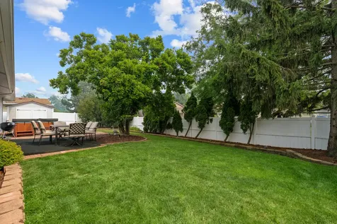 575 Gateshead N Avenue Elk Grove Village IL 60007