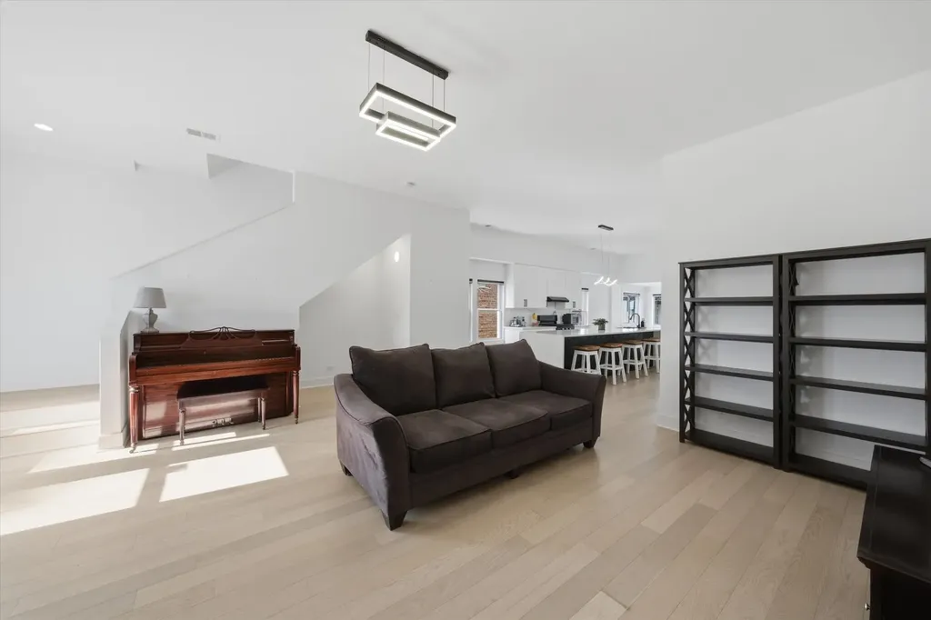 11156 South Troy Street Chicago IL 60655
