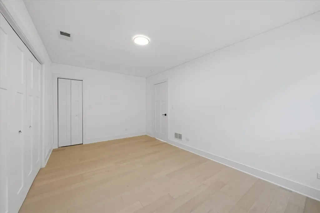 11156 South Troy Street Chicago IL 60655
