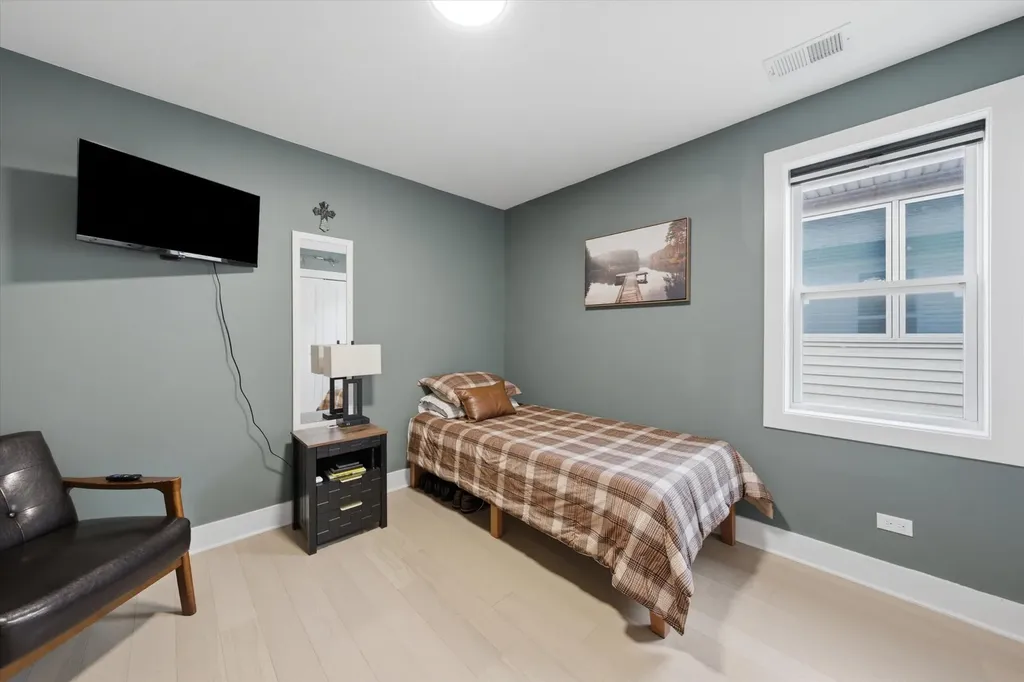 11156 South Troy Street Chicago IL 60655