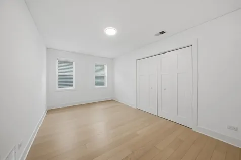 11156 South Troy Street Chicago IL 60655