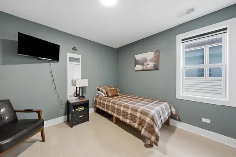 11156 South Troy Street Chicago IL 60655