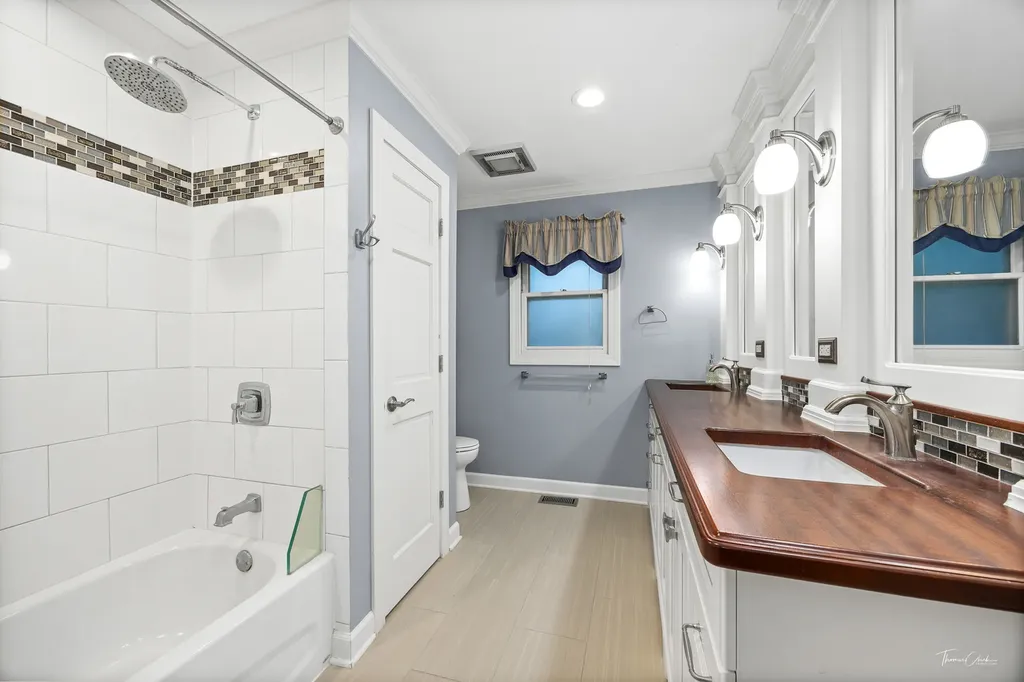 5S300 Tuthill Road Naperville IL 60563