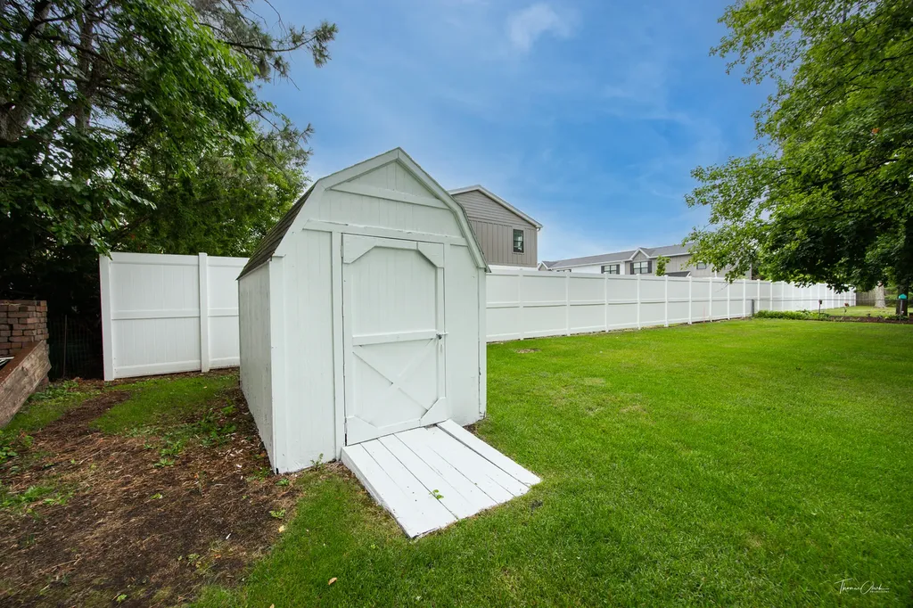 5S300 Tuthill Road Naperville IL 60563
