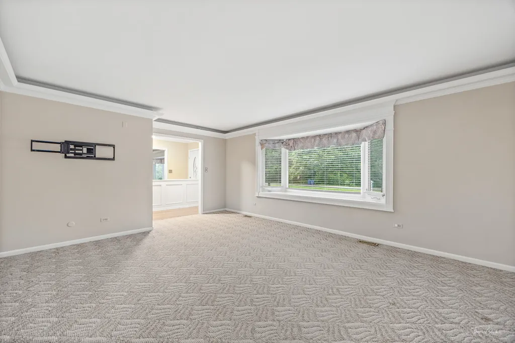 5S300 Tuthill Road Naperville IL 60563