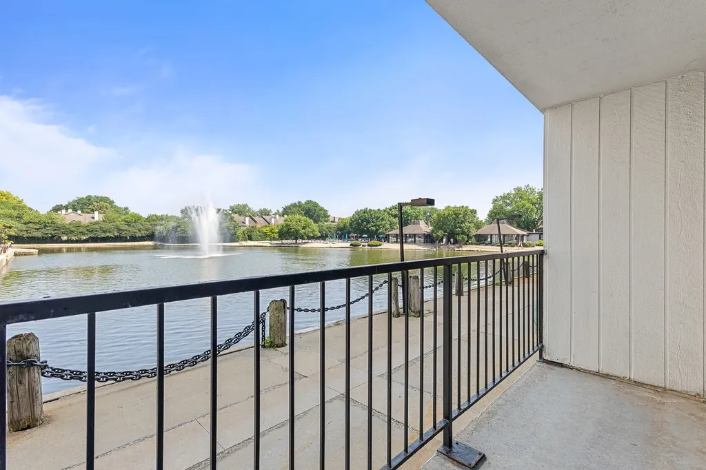 2005 South Finley Road Lombard IL 60148