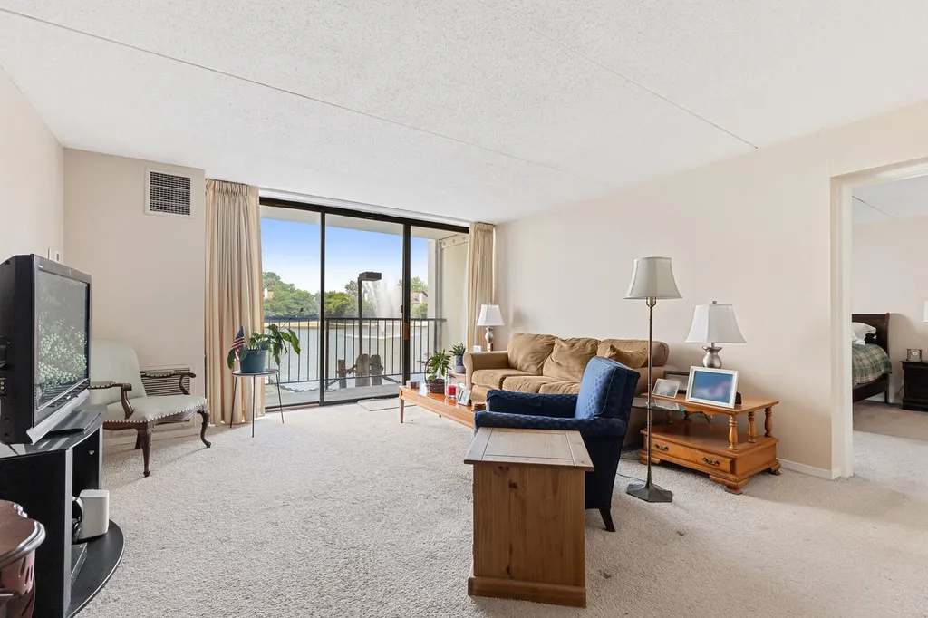 2005 South Finley Road Lombard IL 60148