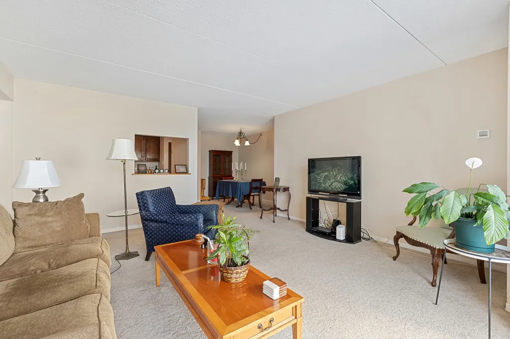 2005 South Finley Road Lombard IL 60148