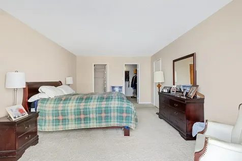 2005 South Finley Road Lombard IL 60148