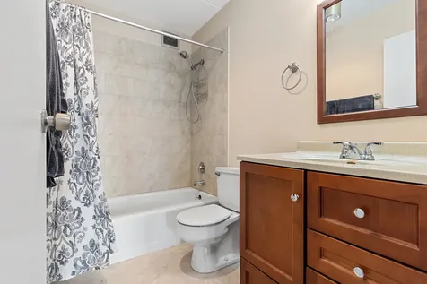 2005 South Finley Road Lombard IL 60148