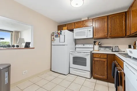 2005 South Finley Road Lombard IL 60148