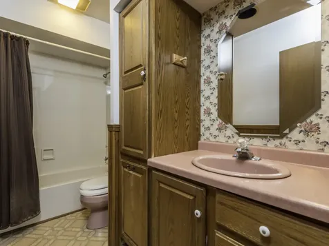 2417 Metropolitan Avenue Waukegan IL 60087