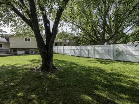 2417 Metropolitan Avenue Waukegan IL 60087