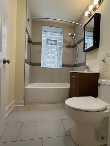 6438 North Seeley Avenue Chicago IL 60645