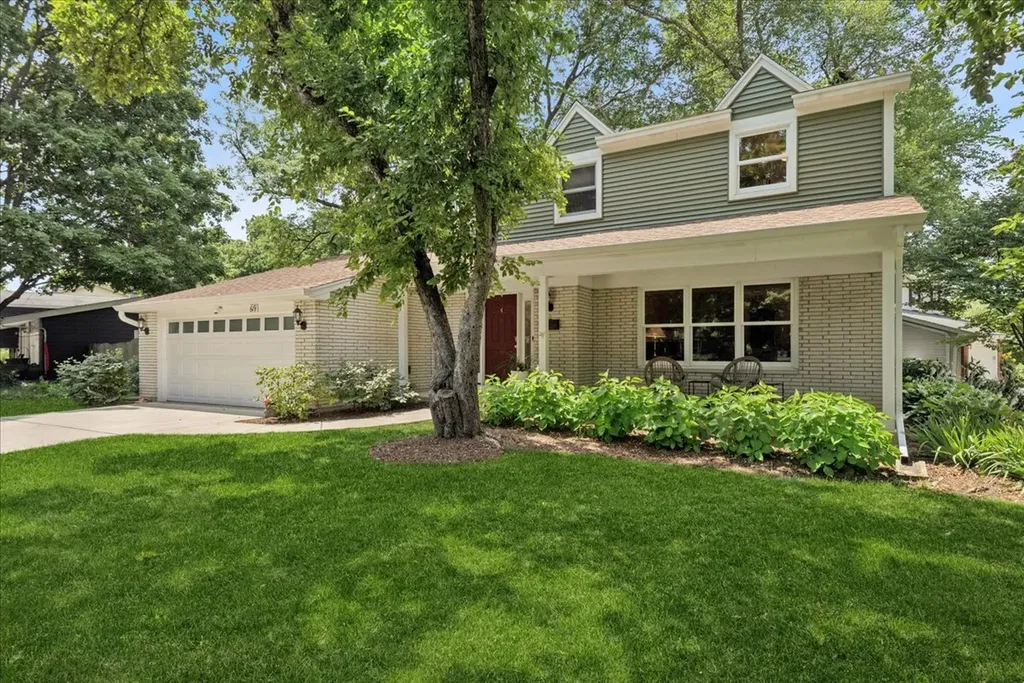 619 Dawes Street Libertyville IL 60048