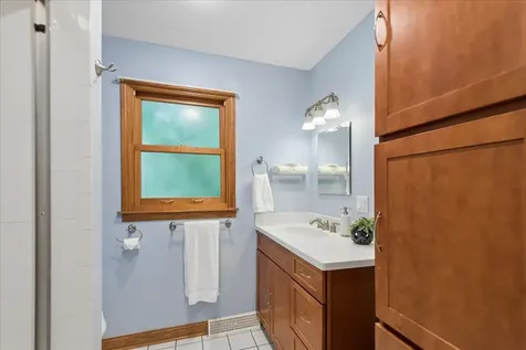 619 Dawes Street Libertyville IL 60048